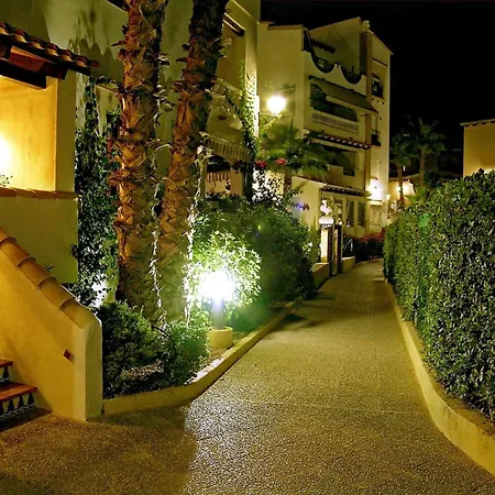 Ona Aldea Del Mar Торевьиа